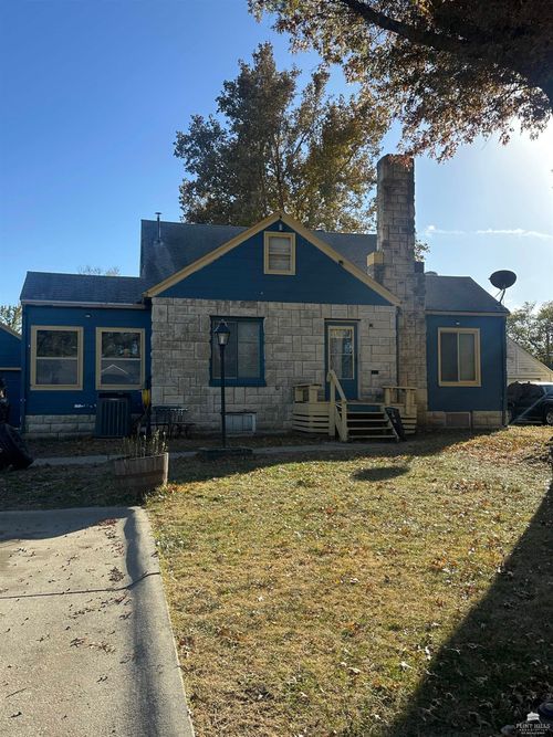 517 W Walnut St, Junction City, KS, 66441-3543 | Card Image