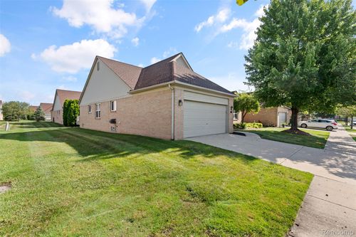 17193 Pond Dr, Clinton Twp, MI, 48038-4862 | Card Image