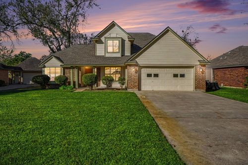 107 Sandalwood Dr, Lake Jackson, TX, 77566-5009 | Card Image