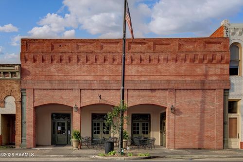 145 W Main St, New Iberia, LA, 70560-3732 | Card Image