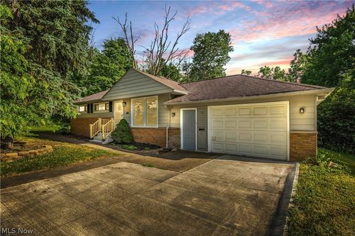 5124 Donovan Dr, Garfield Heights, OH, 44125-2054 | Card Image