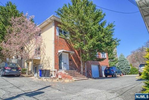 1462B River Rd, Edgewater, NJ, 07020-1879 | Card Image