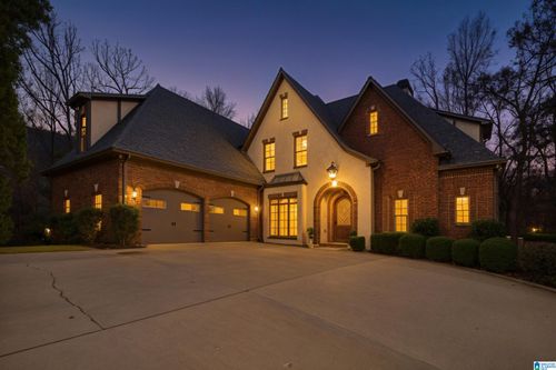 829 Crown Cir, Hoover, AL, 35242-6056 | Card Image