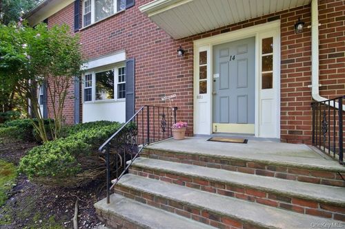 14 Somerset Dr, Suffern, NY, 10901-6966 | Card Image