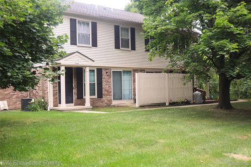 7747 Lake Ridge Dr, Waterford, MI, 48327-4168 | Card Image