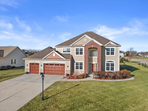 N42W22770 Beacon Ct, Pewaukee, WI, 53072-1167 | Card Image