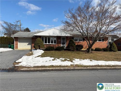 1315 Oak Dr, MACUNGIE, PA, 18062-9472 | Card Image