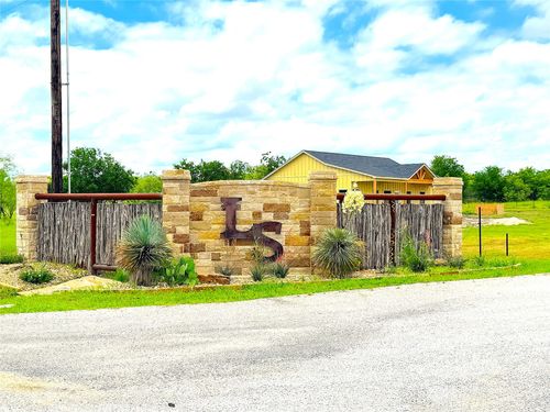 2121 N Fm 52, Weatherford, TX, 76088-0472 | Card Image