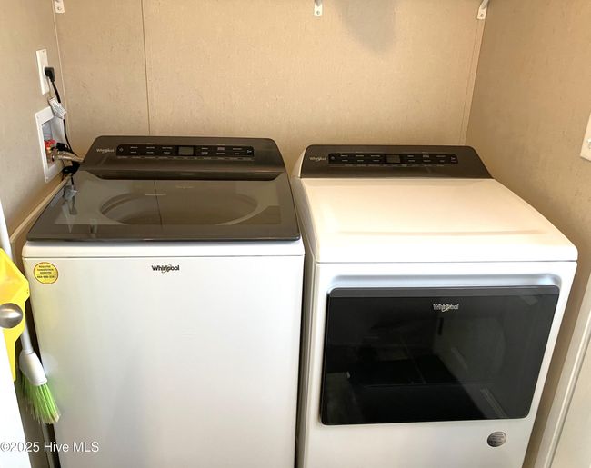 Washer/Dryer included! | Image 11