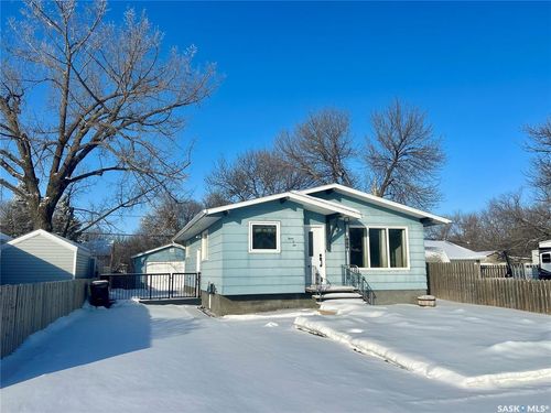306 Main St, Bienfait, SK, S0C0M0 | Card Image