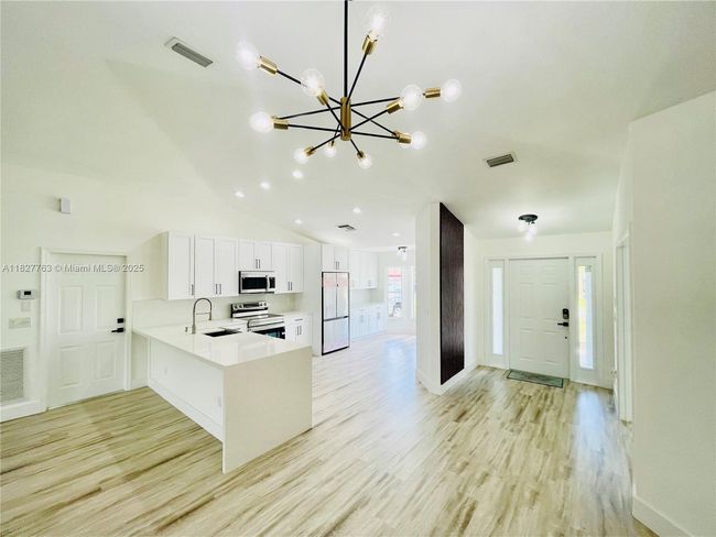272 Sw Oakridge Dr, House other with 4 bedrooms, 2 bathrooms and null parking in Port St. Lucie FL | Image 9