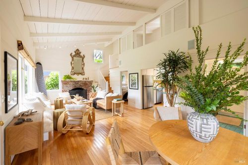 10 Park Ave, Bolinas, CA, 94924-8759 | Card Image