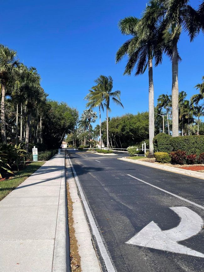 9675 Crescent View Dr N, Condo with 3 bedrooms, 2 bathrooms and null parking in Boynton Beach FL | Image 32