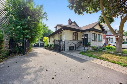 108 Owen St, Barrie, ON, L4M3H7 | Card Image