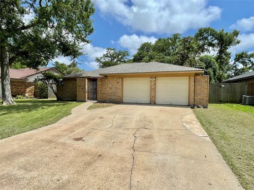 241 Crestwood St, Clute, TX, 77531-4103 | Card Image