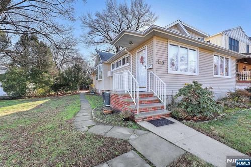 260 Garden Pl, Oradell, NJ, 07649-2218 | Card Image