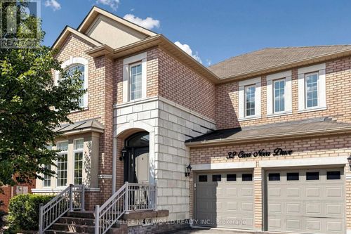 32 Casa Nova Dr, Woodbridge, ON, L4H2Z9 | Card Image