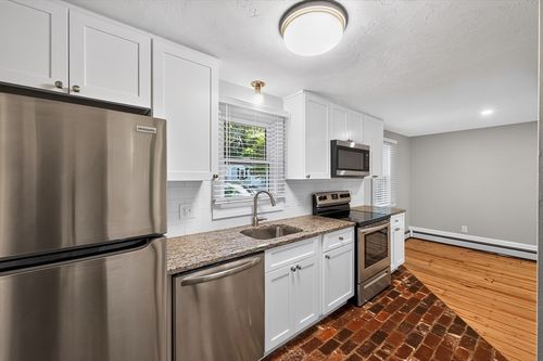 2e-12 State Rd, Plymouth, MA, 02360-7102 | Card Image