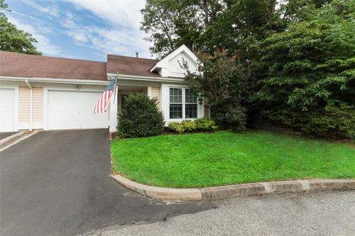 11 Kismet Ct, Ridge, NY, 11961-1627 | Card Image