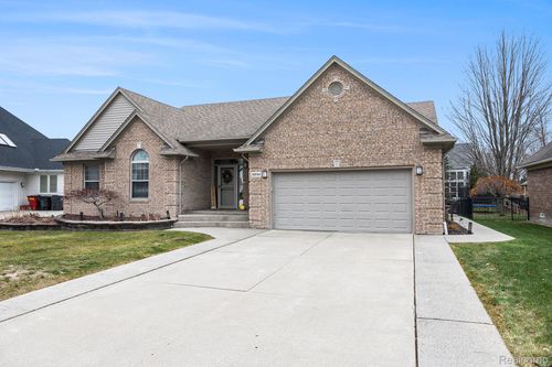 38846 Hampton Ct, Harrison Twp, MI, 48045-2268 | Card Image
