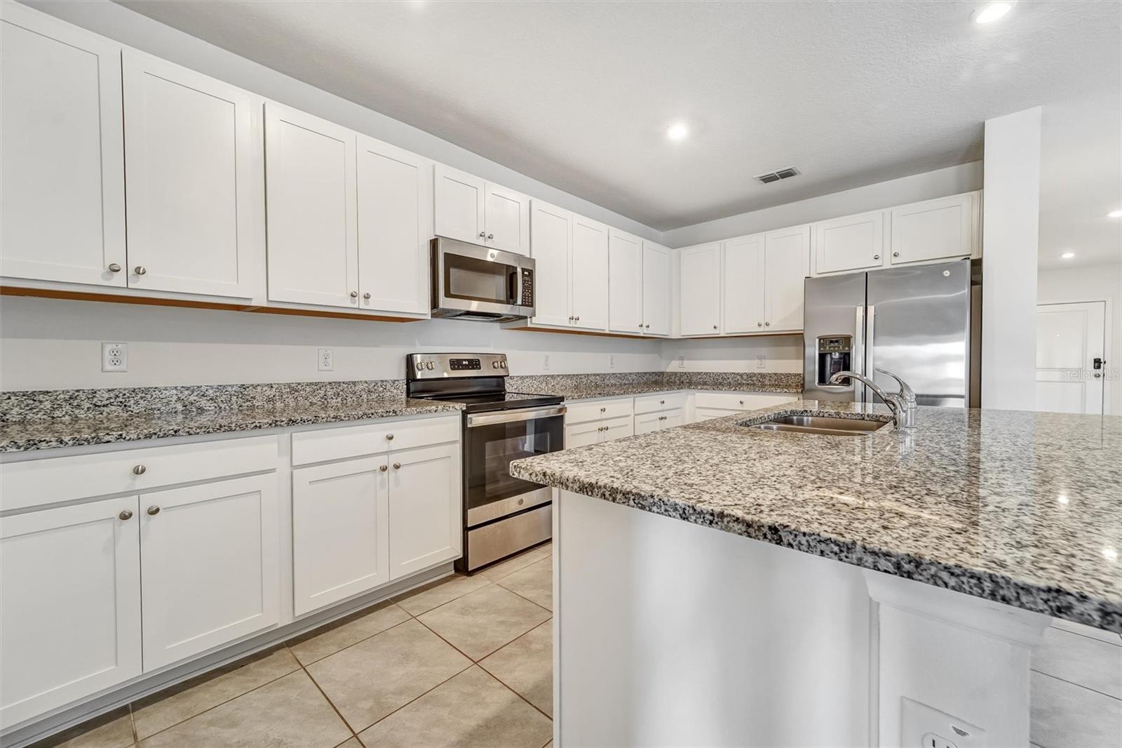 Residential in ZEPHYRHILLS 2