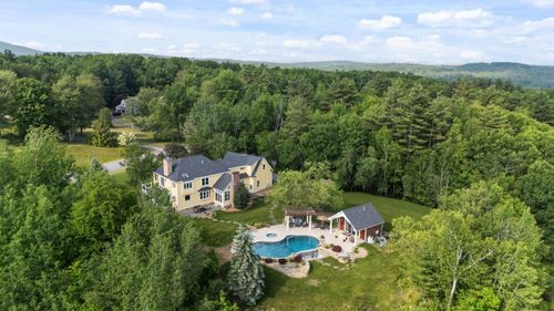 3 Baldwin Ln, Bedford, NH, 03110-4227 | Card Image