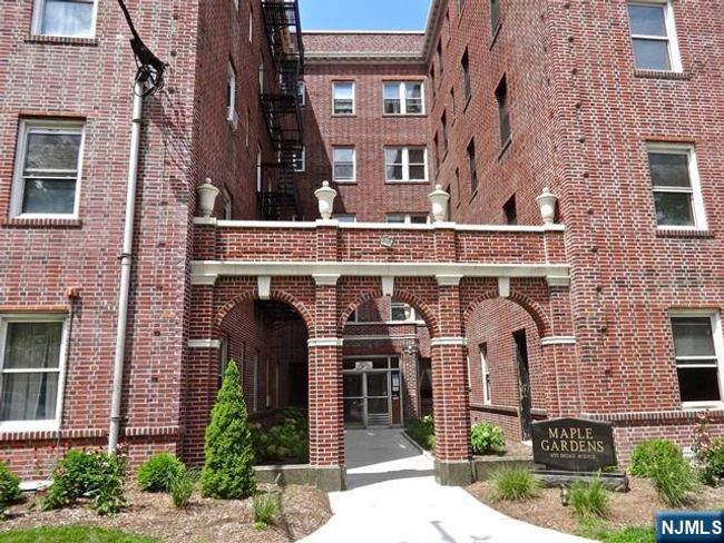 855 Broad Ave, Home with 1 bedrooms, 1 bathrooms and null parking in Ridgefield NJ | Image 16