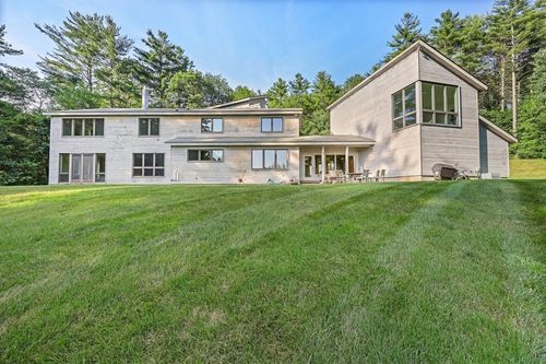 27 January Hills Rd, Amherst, MA, 01002 | Card Image