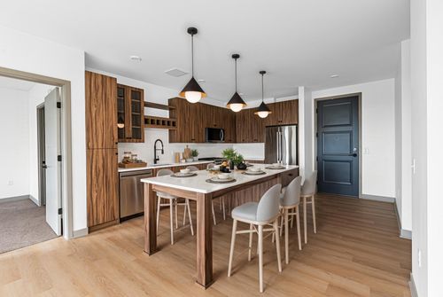 636-640 Wisconsin Ave N, Golden Valley, MN, 55427-4566 | Card Image