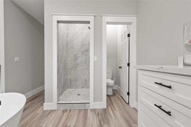 Primary shower | Image 18