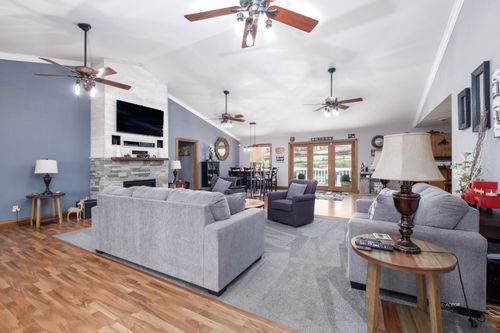 2475 Lee Cir, Syracuse, OH, 45779-3445 | Card Image