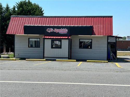 566 E Main St, Yadkinville, NC, 27055-8135 | Card Image