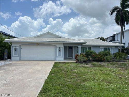 225 3rd St, BONITA SPRINGS, FL, 34134-7324 | Card Image