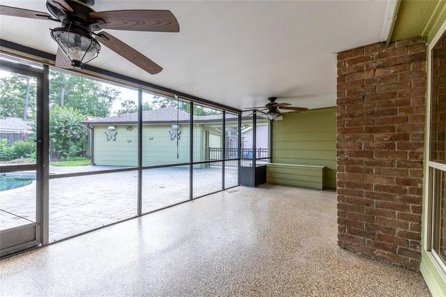 Outdoor Screened Patio | Image 43