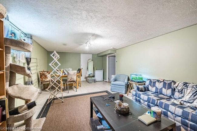 136 Patterson St, House other with 5 bedrooms, 2 bathrooms and 6 parking in Beeton ON | Image 36