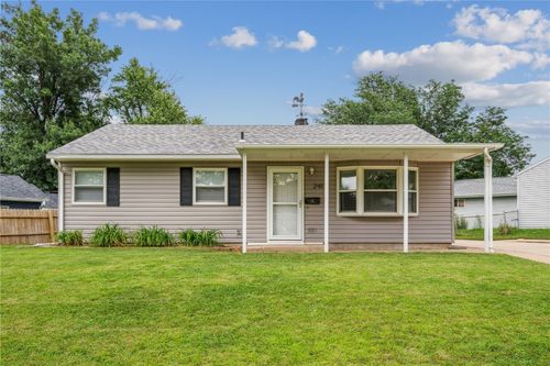 2417 Illinois St Sw, Cedar Rapids, IA, 52404-3526 | Card Image
