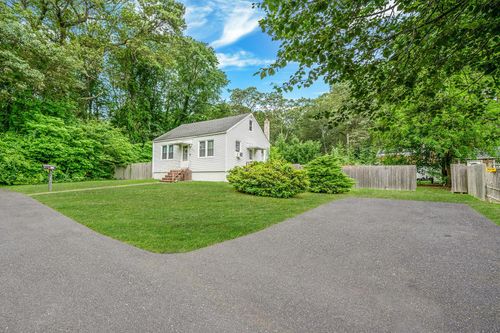 326 Concord St, Dix Hills, NY, 11746-6832 | Card Image