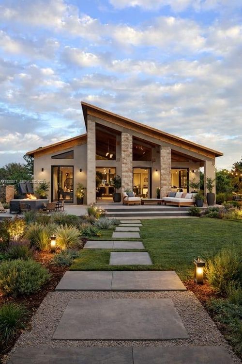 635 N Olivo St, Clewiston, FL, 33440-7831 | Card Image