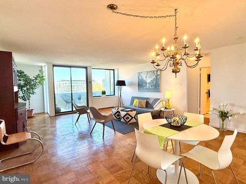 e800-1245 4th St Sw, WASHINGTON, DC, 20024-2358 | Card Image