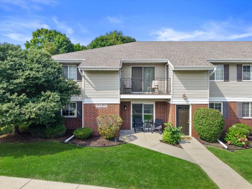 W168N11065 Ashbury Cir, Germantown, WI, 53022-5578 | Card Image