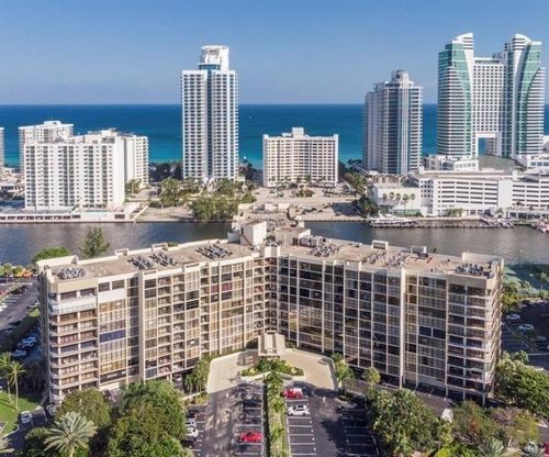 531-600 Parkview Dr, Hallandale Beach, FL, 33009-2977 | Card Image