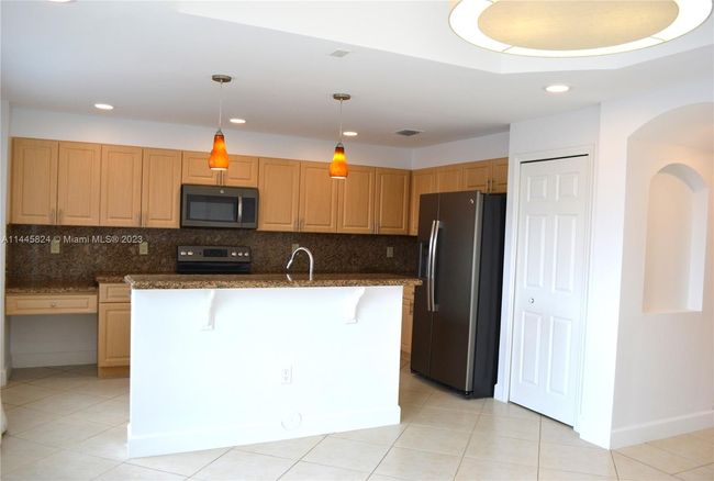 0 - 15278 Sw 30th Ter, Townhouse with 3 bedrooms, 2 bathrooms and null parking in Miami FL | Image 5