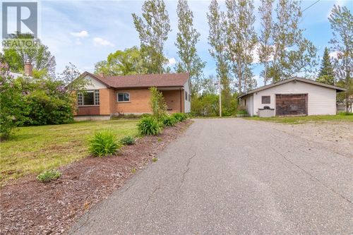 60 Allan St, Coniston, ON, P0M1M0 | Card Image