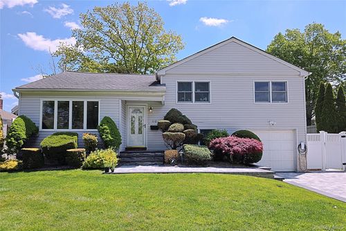 110 Briarwood Ln, Plainview, NY, 11803-6429 | Card Image