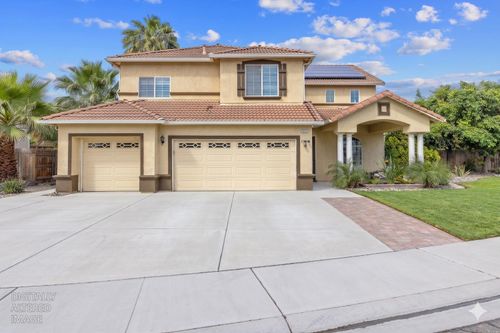 1077 Paradise Dr, Lemoore, CA, 93245-9042 | Card Image