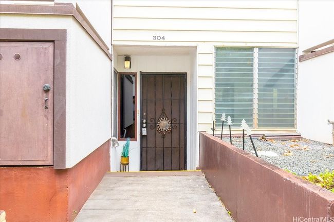 Front Entrance, Storage to left | Image 21