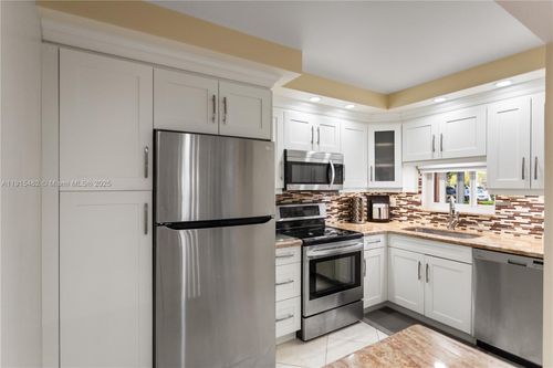 apt-105-9820 S Hollybrook Lake Dr, Pembroke Pines, FL, 33025-1617 | Card Image