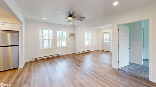 106 S 17th St, Fairfield, IA, 52556-2719 | Card Image