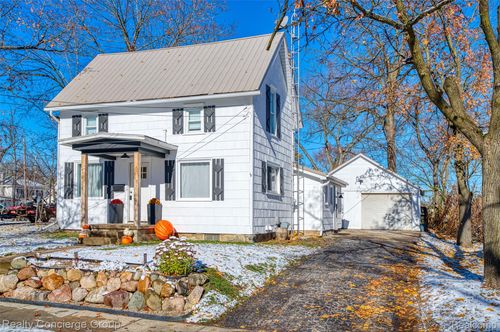 104 W John St, Durand, MI, 48429-1606 | Card Image