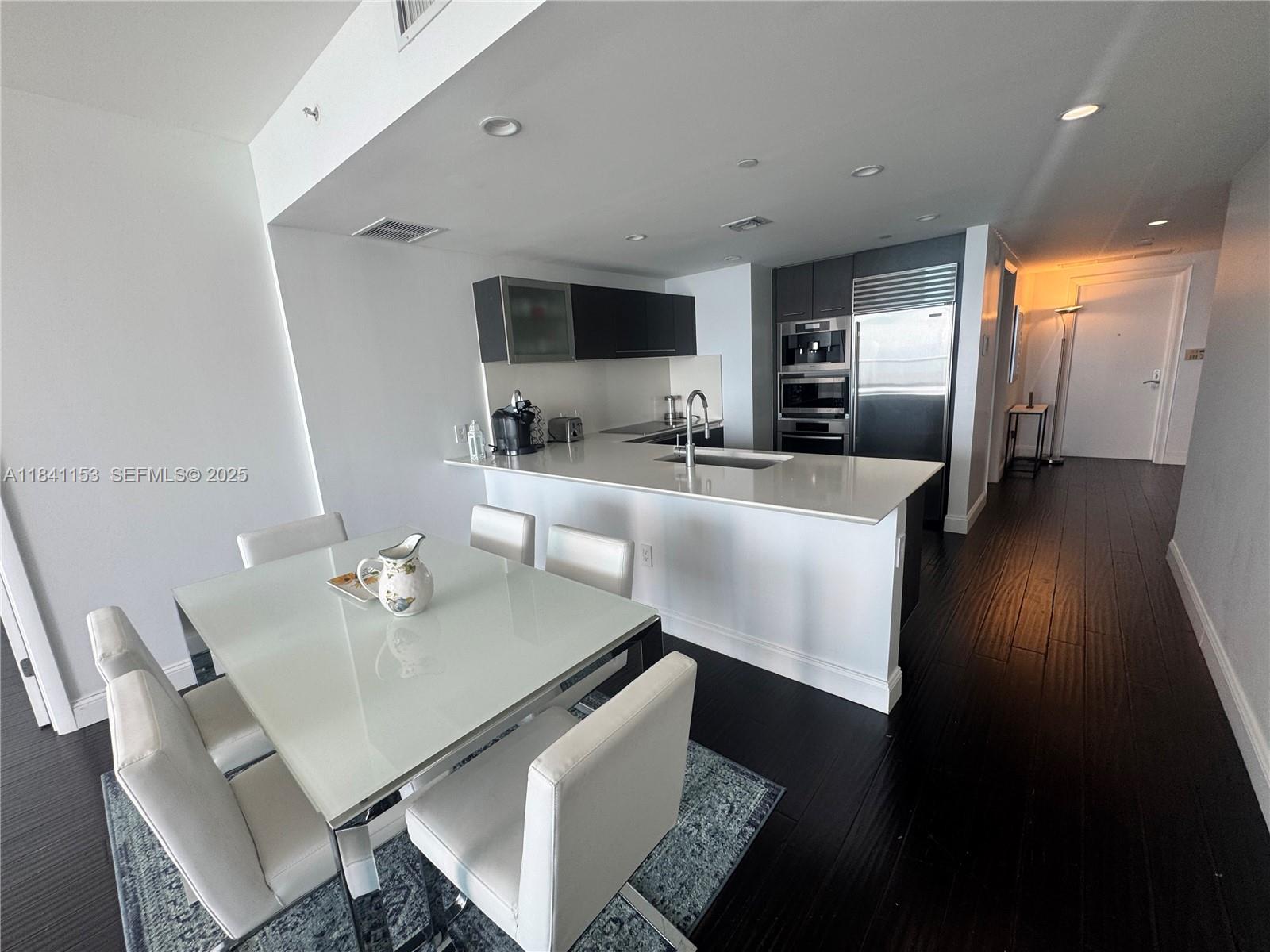 Residential in Sunny Isles Beach 2